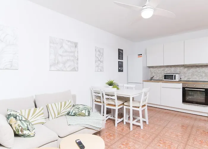 Sea View 2 Bedrooms In With Aircon 아파트 아데제