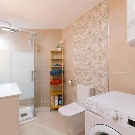 Sea View, Newly Renovated, 2 Bedrooms In