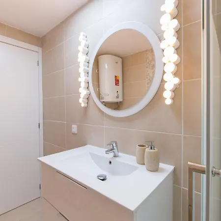 Apartment Sea View, Newly Renovated, 2 Bedrooms In *